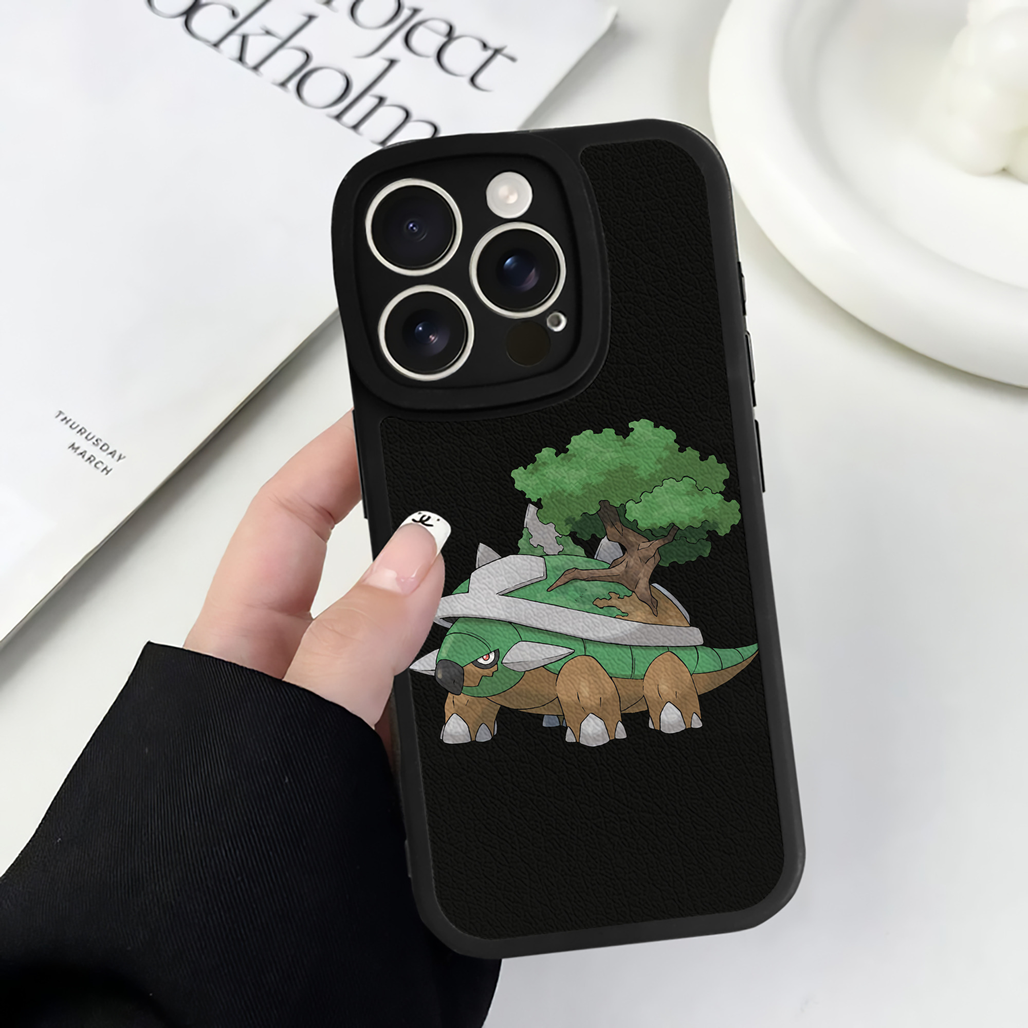 （画像用） ポケットモンスター Pokémon 【iPhone 16シリーズ対応】シリコンスマホケース（レザー調） 材質：シリコン